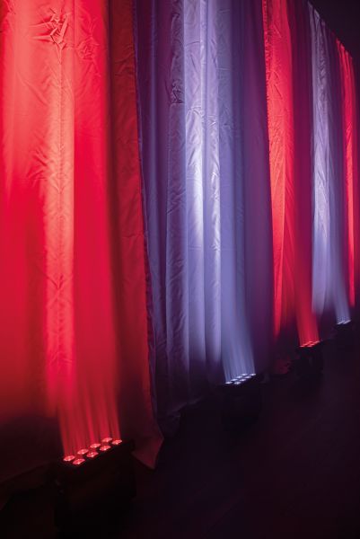 Showtec Helix M1000 Q4 Mobile 8 x 10 W RGBW LED Wash